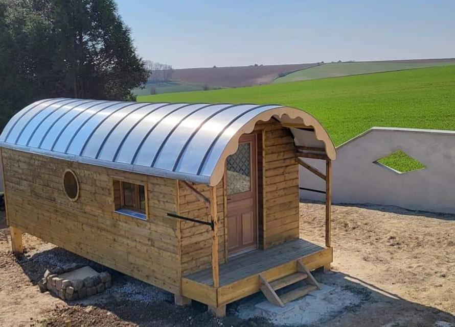 Gîte de la Roulotte de l'Epine Dallon Exterior foto